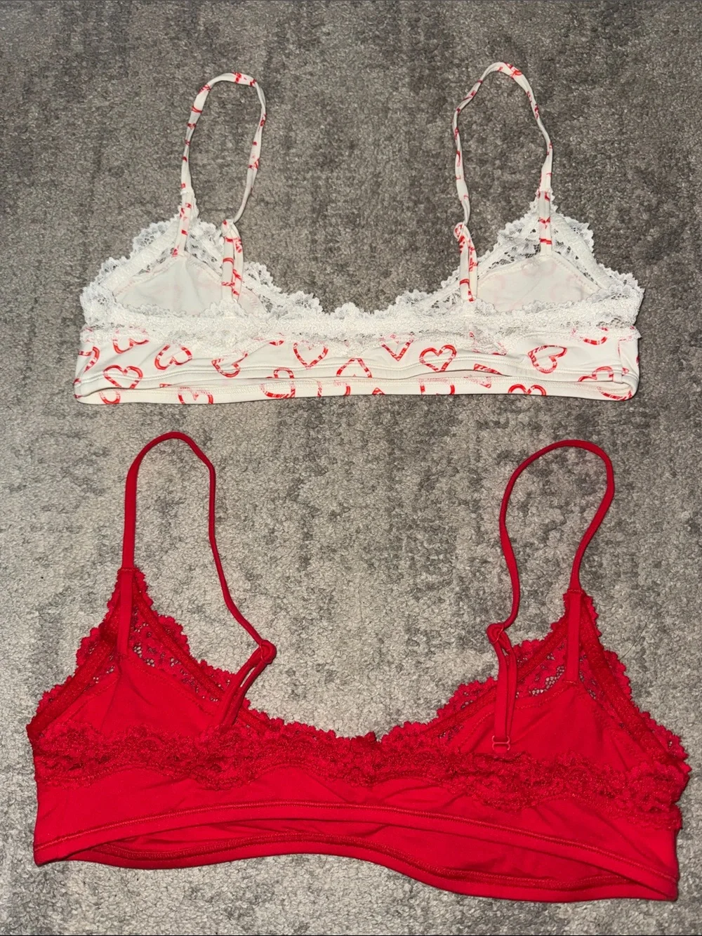 SKIMS Red Lace & White Heart-Print Bralette Duo - Picture 2 of 4